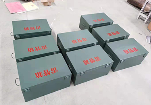 人民路街道炸药箱和雷管箱一般是怎么存放的？