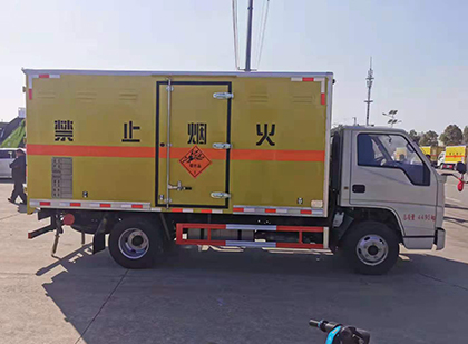 人民路街道爆破器材运输车工人安全操作规范与智能技术保障